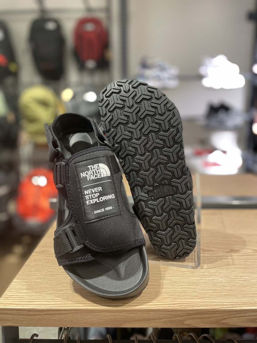 THE NORTH FACE - UTILITY SANDAL (BLACK)