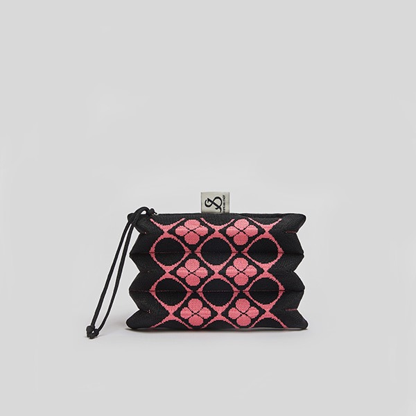 JOSEPH AND STACEY - Lucky Pleated Pouch Small Pattern Clover Black