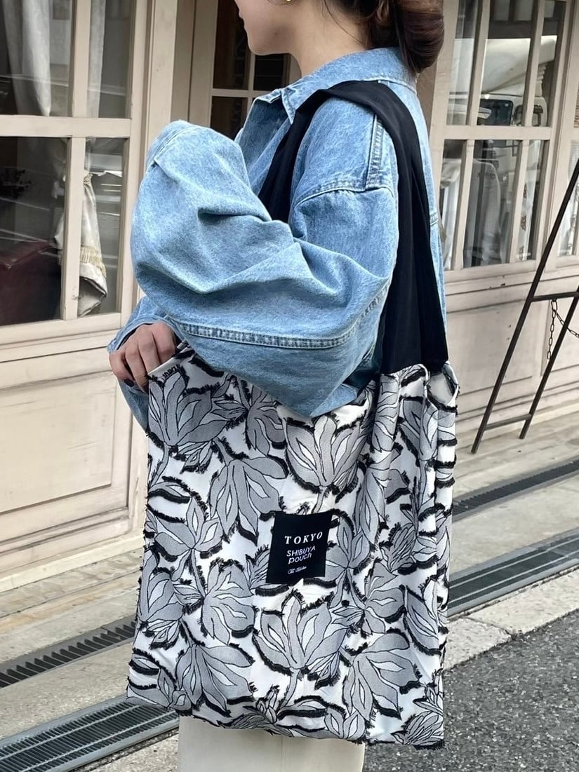 【日本直送】TOKYO SHIBUYA POUCH  雙色花朵提花直立式單肩包（象牙色）| 日本超火紅環保袋 | 非常好攜帶 | 超輕便又好用