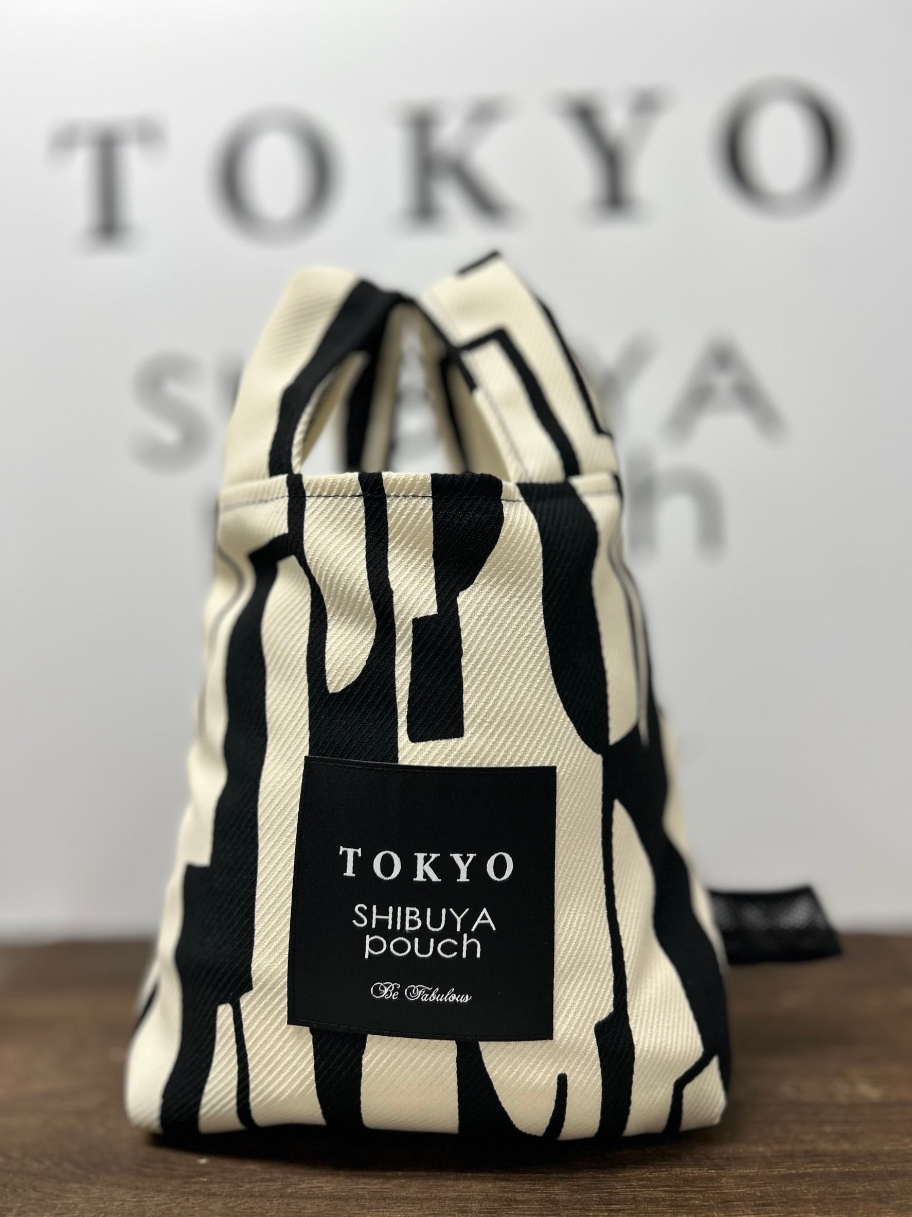 【日本直送】TOKYO SHIBUYA POUCH 線條軟包（米色）（M號） | 日本超火紅環保袋 | 非常好攜帶 | 超輕便又好用