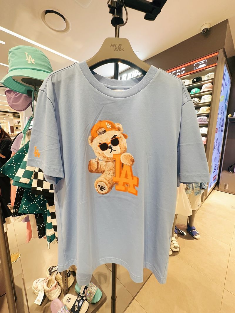 【限時優惠】MLB KIDS | Mega Bear Artwork Short Sleeve T-shirt LA Dodgers - Sky Blue